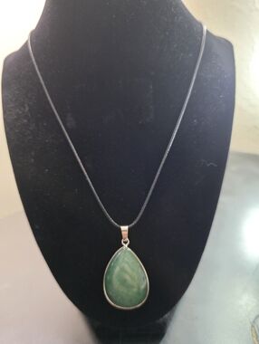 Green Teardrop Stone Pendant Necklace - Women Jewelry